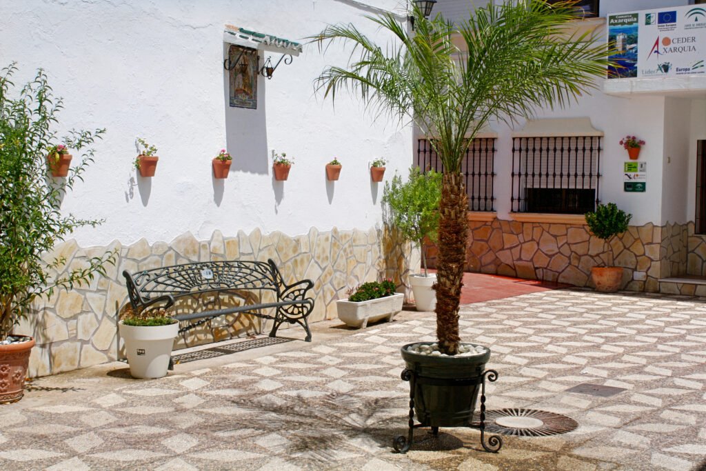 Otra vista de calle en La Viñuela